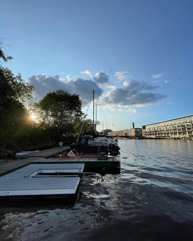 History Tour with @mkehistory tomorrow morning at 9am. ☀️ Can’t wait!! A few spots remain - register online @ www.milwaukeekayak.com or send us a text at (414) 301-2240 🚣🏻‍♀️
.
.
#MKC #milwaukeekayak #milwaukeeriver #milwaukeekayakcompany #milwaukeekayakcompanytours #takemetotheriver #teammkc #harbordistrict #wisconsin #river #kayaking #10yearsafloat