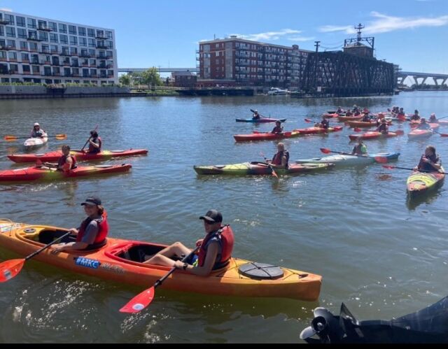 Lookin’ great this summer 🚣🏼‍♂️💙
•
•
#MKC #milwaukeekayak #milwaukeeriver #milwaukeekayakcompany #milwaukeekayakcompanytours #takemetotheriver #teammkc #harbordistrict #wisconsin #river #kayaking #10yearsafloat