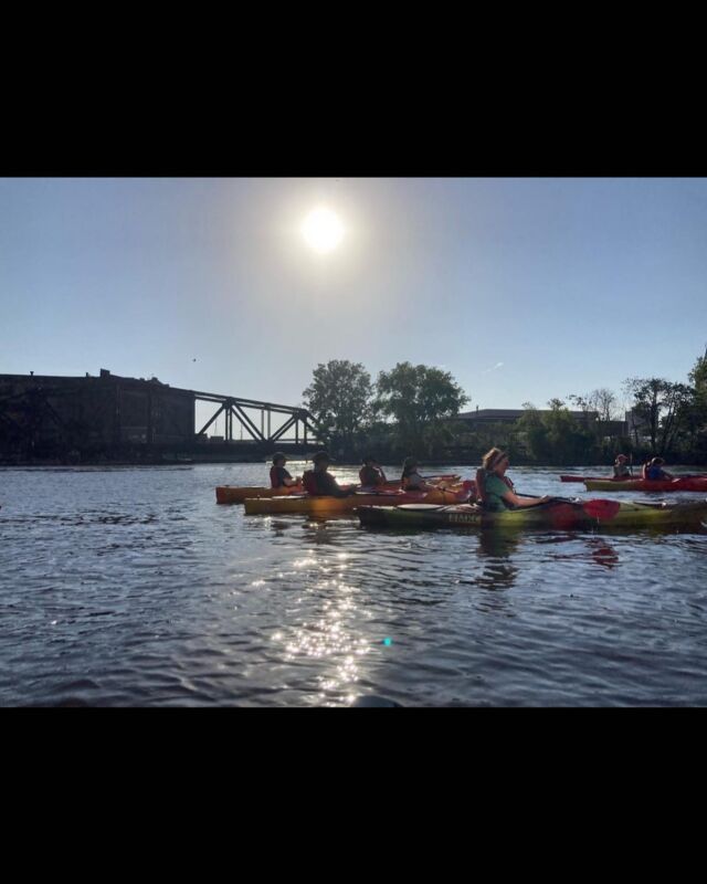 Happy ☘️ Day. Have fun, be safe and don’t forget to wear your life jacket. ☀️🌈💚
•
#MKC #milwaukeekayak #milwaukeeriver #milwaukeekayakcompany #milwaukeekayakcompanytours #takemetotheriver #teammkc #harbordistrict #wisconsin #river #kayaking #10yearsafloat #jerrysdocks #schlitzpark #summer