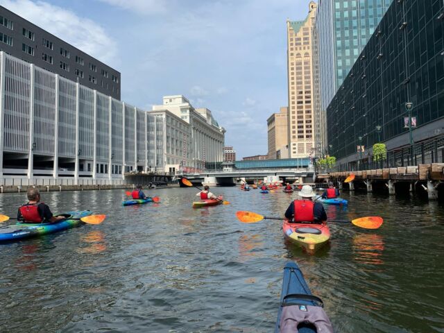 Lovely Guided Tour today ☀️ Still out here enjoying our rivers until mid-October. 
•
#MKC #milwaukeekayak #milwaukeeriver #milwaukeekayakcompany #milwaukeekayakcompanytours #takemetotheriver #teammkc #harbordistrict #wisconsin #river #kayaking #11yearsafloat #jerrysdocks  #schlitzpark #twistedfisherman #summer