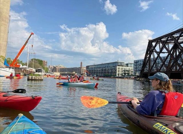 History Tour today at noon with @mkehistory! Meet at our main location 💙🛶☀️ 
•
#MKC #milwaukeekayak #milwaukeeriver #milwaukeekayakcompany #milwaukeekayakcompanytours #takemetotheriver #visitmilwaukee #teammkc #milwaukee #wisconsin #kayaking #milwaukee #wisconsin