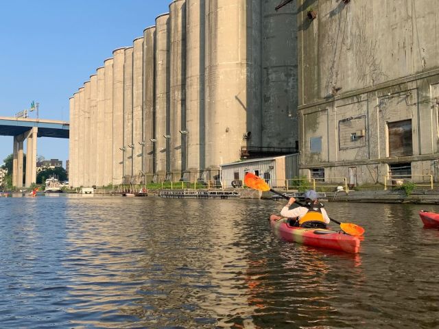 Good morning ☀️All of our locations are open for rentals today - main @ Jerry’s Docks, @schlitzparkmke and @twistedfishermanmke 💙 Looking forward to a nice day. Wear your life jackets everyone!
•
#MKC #milwaukeekayak #milwaukeeriver #milwaukeekayakcompany #milwaukeekayakcompanytours #takemetotheriver #visitmilwaukee #teammkc #milwaukee #wisconsin #kayaking #milwaukee #wisconsin