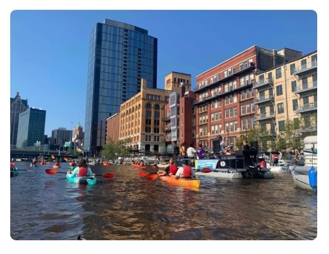 Hey everyone! Waterkeepers from all over the world are in town and this Sunday, we’ll be paddling with the Funktoon for another River Roundup 11-2pm. Please join us - link in stories and on our website at: www.milwaukeekayak.com
•
#MKC #milwaukeekayak #milwaukeeriver #milwaukeekayakcompany #milwaukeekayakcompanytours #takemetotheriver #visitmilwaukee #teammkc #milwaukee #wisconsin #kayaking #milwaukee #wisconsin @visitmilwaukee @mkeriverkeeper @funkclubwagon