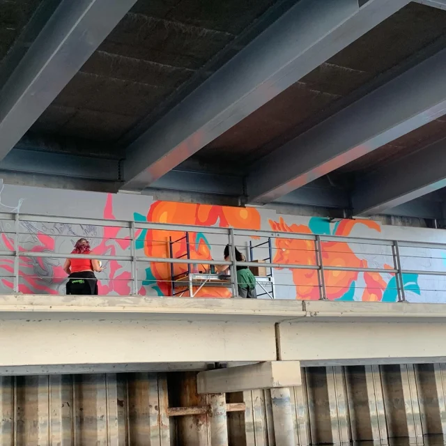 Best spot to view a new mural coming alive on the @milwaukeeriverwalk 💜 ~~~> @unnaturellart  Thank you!!
•
#MKC #milwaukeekayak #milwaukeeriver #milwaukeekayakcompany #milwaukeekayakcompanytours #takemetotheriver #visitmilwaukee #teammkc #milwaukee #wisconsin #kayaking #milwaukee #wisconsin @visitmilwaukee @mkedowntown