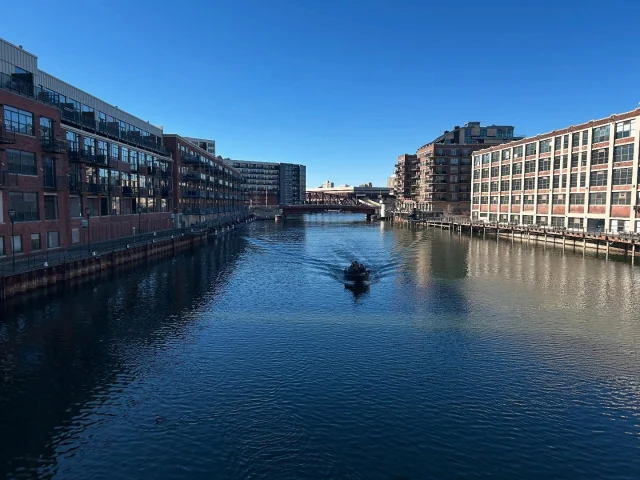 Good day for it! 🎣 Opening again soon 🛶 @ Jerry’s Docks/ @harboryardsmke @schlitzparkmke and @twistedfishermanmke 
•
#MKC #milwaukeekayak #milwaukeeriver #milwaukeekayakcompany #milwaukeekayakcompanytours #takemetotheriver #visitmilwaukee #teammkc #milwaukee #wisconsin #kayaking #milwaukee #wisconsin #puravida #tellmeallyourdreams #valentine #bemine