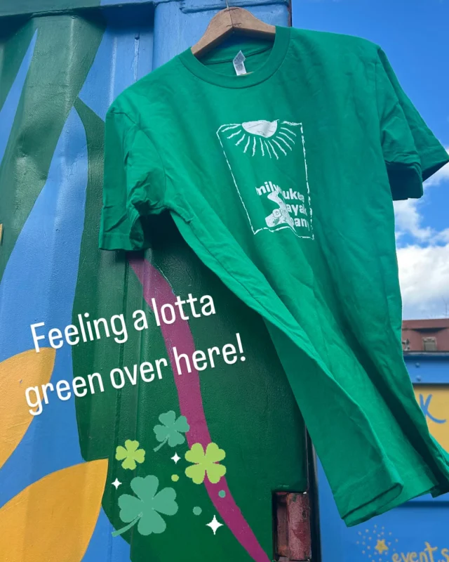 Feeling a lotta green over here! Drop your favorite color 💚 or anything ☘️ to enter to win one of our cool tshirts. We’ll pick a winner out of a hat Wednesday morning and post in the comments. One entry per “like” and one entry per comment. 
•
#MKC #milwaukeekayak #milwaukeeriver #milwaukeekayakcompany #milwaukeekayakcompanytours #takemetotheriver #visitmilwaukee #teammkc #milwaukee #wisconsin #kayaking #milwaukee #wisconsin #puravida #tellmeallyourdreams #shamrock #heart #stpatricksday #lucky