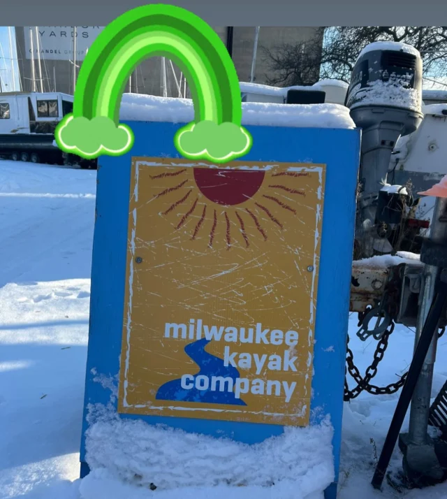 So lucky 💚💛☘️🛶 
•
#MKC #milwaukeekayak #milwaukeeriver #milwaukeekayakcompany #milwaukeekayakcompanytours #takemetotheriver #visitmilwaukee #teammkc #milwaukee #wisconsin #kayaking #milwaukee #wisconsin #puravida #tellmeallyourdreams #valentine #bemine #wearit #wearyourlifejacket #spring #summer