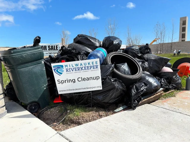 Went to work this morning! Our site on 1st & Lincoln on the KK River. Thanks for showing up this morning for the @mkeriverkeeper Spring Cleanup! 🗑️💧🐟🦆🛶
•
#MKC #milwaukeekayak #milwaukeeriver #milwaukeekayakcompany #milwaukeekayakcompanytours #takemetotheriver #visitmilwaukee #teammkc #milwaukee #wisconsin #kayaking #milwaukee #wisconsin #puravida #tellmeallyourdreams #valentine #bemine #wearit #wearyourlifejacket #spring #summer #jerrysdocks #jerryssilomarina