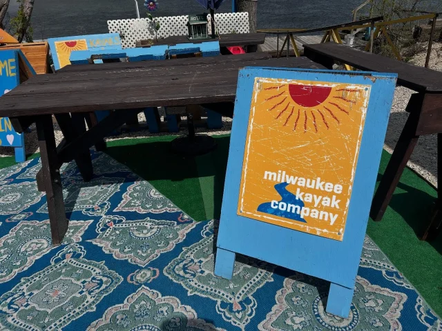 Our rivers, some sunshine, a bunch of kayaks and our awesome staff = coming up next week MKE ☀️🛶💙🙌🏼
•
#MKC #milwaukeekayak #milwaukeeriver #milwaukeekayakcompany #milwaukeekayakcompanytours #takemetotheriver #visitmilwaukee #teammkc #milwaukee #wisconsin #kayaking #milwaukee #wisconsin #puravida #tellmeallyourdreams #valentine #bemine #wearit #wearyourlifejacket #spring #summer #jerrysdocks #jerryssilomarina