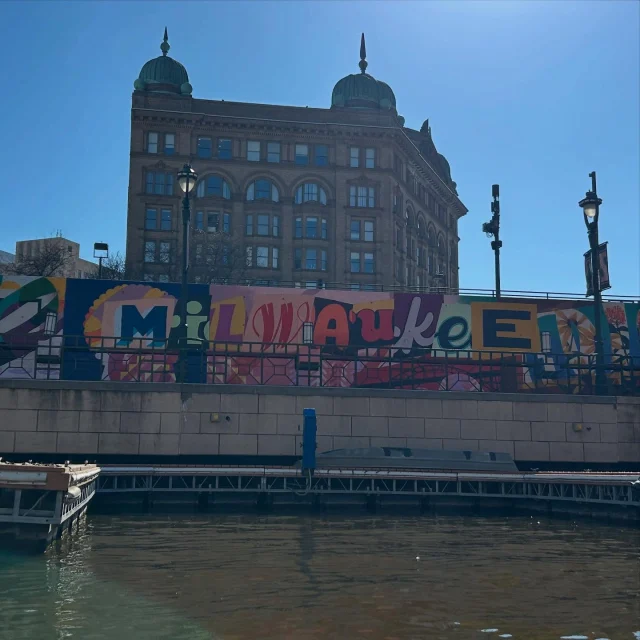 Goodnight Milwaukee ☀️ See you on the river. 🛶
•
•
#MKC #milwaukeekayak #milwaukeeriver #milwaukeekayakcompany #milwaukeekayakcompanytours #takemetotheriver #visitmilwaukee #teammkc #milwaukee #wisconsin #kayaking #milwaukee #wisconsin #puravida #tellmeallyourdreams #valentine #bemine #wearit #wearyourlifejacket #spring #summer #jerrysdocks #jerryssilomarina