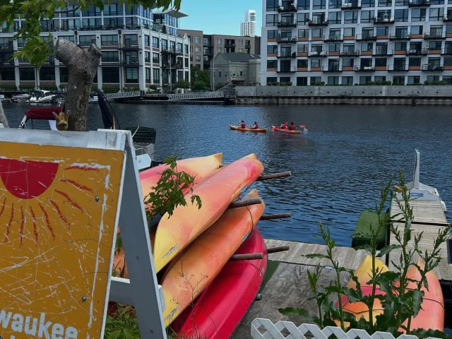 Good morning ☀️ Open today until 7:30pm or until all boats are back to the dock. 💙🛶 
•
#MKC #milwaukeekayak #milwaukeeriver #milwaukeekayakcompany #milwaukeekayakcompanytours #takemetotheriver #visitmilwaukee #teammkc #milwaukee #wisconsin #kayaking #milwaukee #wisconsin #puravida #tellmeallyourdreams #valentine #bemine #wearit #wearyourlifejacket #spring #summer #jerrysdocks #jerryssilomarina