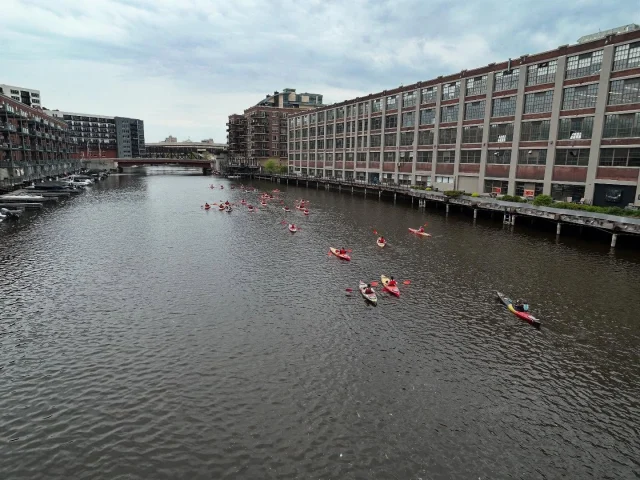 It’s gonna be a beautiful Sunday ☀️ Open today until 7:30pm. Lunchtime tour 11-1pm. Hope to see you!
•
#MKC #milwaukeekayak #milwaukeeriver #milwaukeekayakcompany #milwaukeekayakcompanytours #takemetotheriver #visitmilwaukee #teammkc #milwaukee #wisconsin #kayaking #milwaukee #wisconsin #puravida #tellmeallyourdreams #valentine #bemine #wearit #wearyourlifejacket #spring #summer #jerrysdocks #jerryssilomarina
