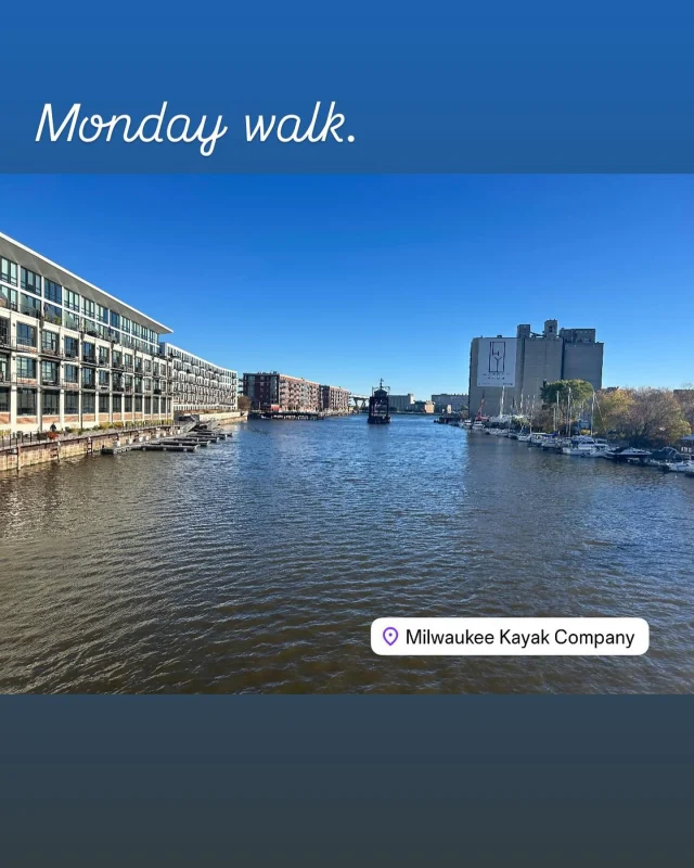 Monday morning walk to one of my favorite places (#MKC) makes for a great start to the week. 
•
#MKC #milwaukeekayak #milwaukeeriver #milwaukeekayakcompany #milwaukeekayakcompanytours	
#takemetotheriver #visitmilwaukee #teammkc #wisconsin #kayaking #milwaukee #discoverwisconsin #puravida #bemine #wearit #summer #jerrysdocks #river #tellmeallyourdreams #goodvibesonly