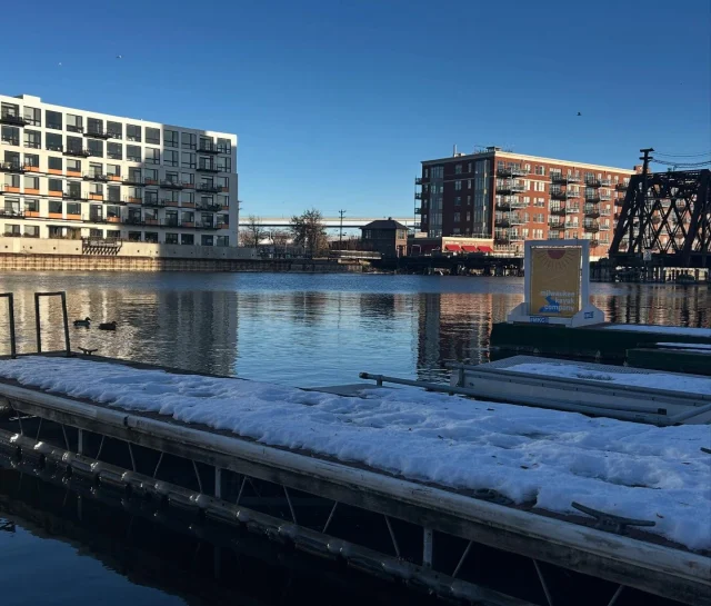 Almost winter ❄️ 
•
•
#MKC #milwaukeekayak #milwaukeeriver #milwaukeekayakcompany #milwaukeekayakcompanytours	
takemetotheriver visitmilwaukee teammkc wisconsin kayaking milwaukee discoverwisconsin puravida bemine wearit summer jerrysdocks river tellmeallyourdreams goodvibesonly