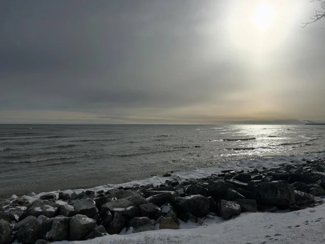 Really really pretty, really really cold ❄️ 
•
#MKC
#milwaukeekayak
#lakemichigan
#milwaukeekayakcompany
#winterbreak