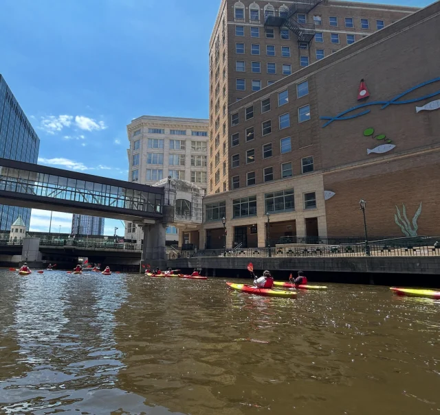 Lovey day on the river with @nicoletopes 🤍 Great group of kayakers right here, thank you so much! Let the season begin 🛶🌎
#milwaukee #mkc #milwaukeekayak #takemetotheriver #acleanriverisafunriver 
@visitmilwaukee @mkedowntown @harbordistrict