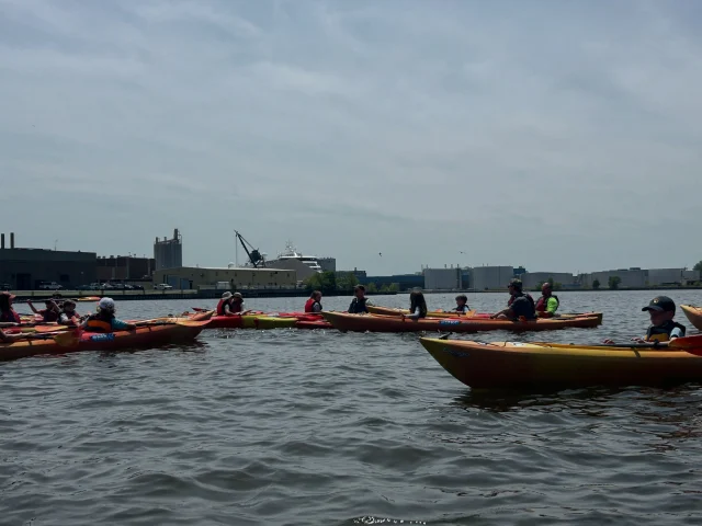 Tuesday morning guided paddle with a cool bunch of kids and their chaperones 💙
Tuesday = MKC, cruise ship, @mmsd_mke , @veolianorthamerica , @harbordistrict, @lightthehoan
#mkc #milwaukeekayak #milwaukeekayakcompany #takemetotheriver #acleanriverisafunriver