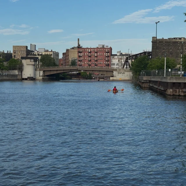 Happy Friday! Open today for all of your paddling fun! We have kayaks, canoes + paddleboards at our main location & kayaks at MKC @twistedfishermanmke ! Plus, join our Milwaukee Morning Guided Paddle 10am-12pm at our main location. Visit and book online at www.milwaukeekayak.com ☀️
#milwaukee #mkc #milwaukeekayak #teammkc #milwaukeekayakcompany
